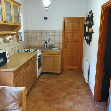 Apartment Bacshegyi Vendeghaz 1 Kaptalantoti